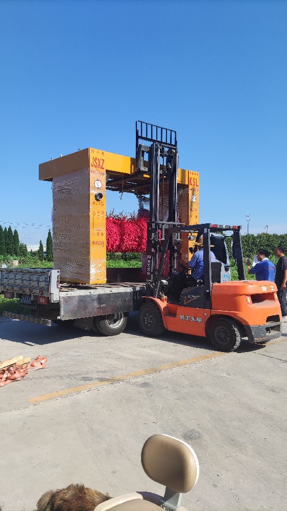 發(fā)往安徽蚌埠往復式F200洗車機